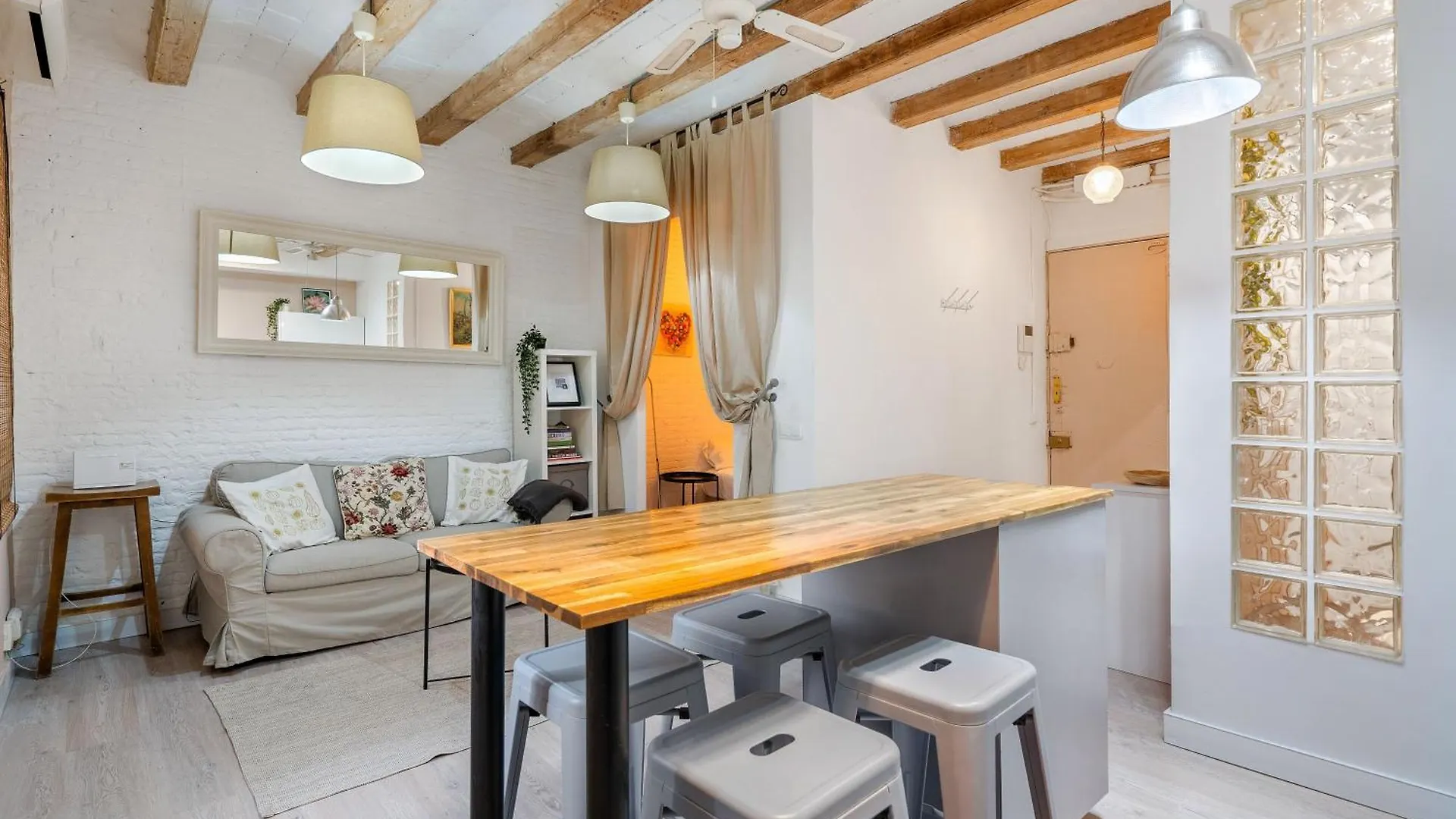 Fridays Flats Retro Chic In Poble Sec Lejlighed Barcelona