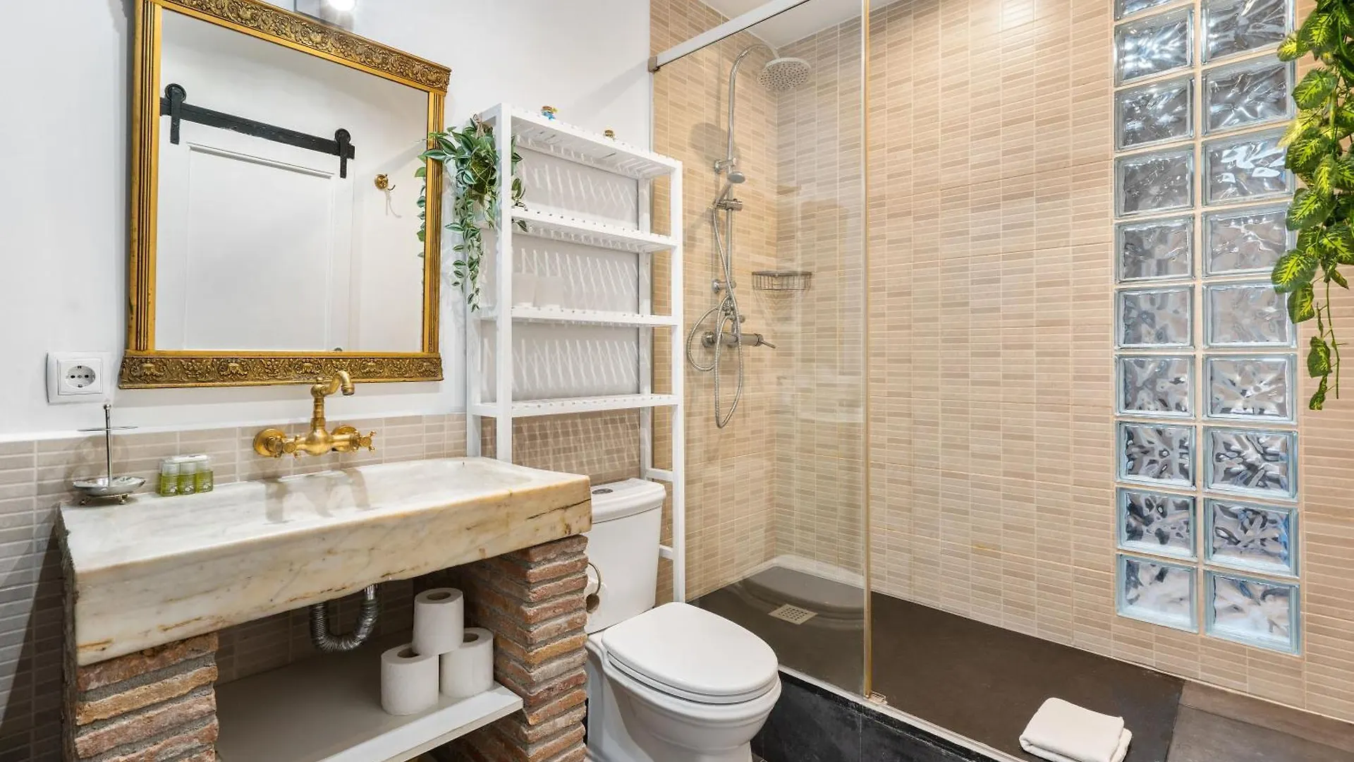 Fridays Flats Retro Chic In Poble Sec Apartman Barcelona
