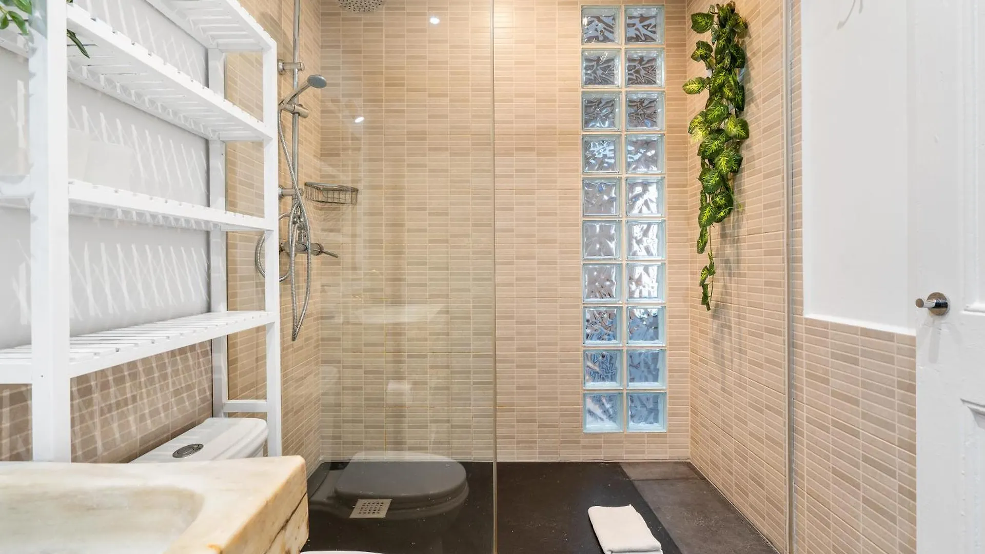 Fridays Flats Retro Chic In Poble Sec Apartman Barcelona 0*,